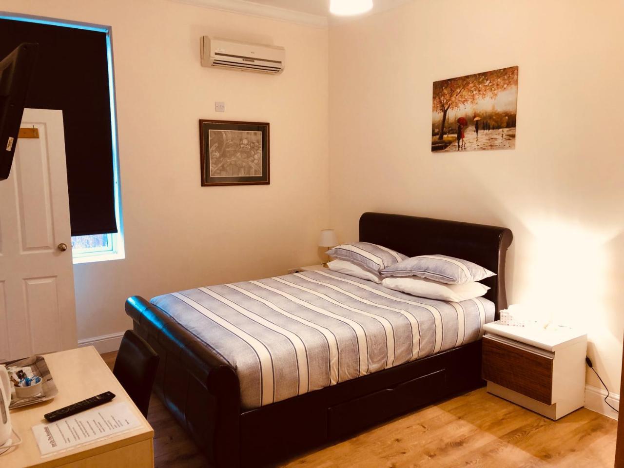 Inn On The Broadway ووكينغ المظهر الخارجي الصورة